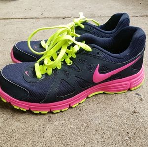 Nike Revolution 2 sz 8